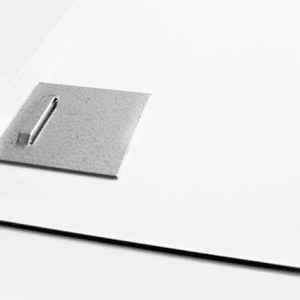 70x70mm (maxi 2kg par fixation)