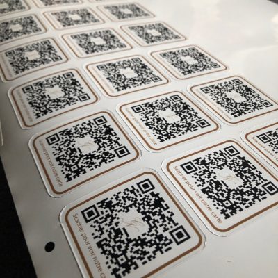 Plaque gravée QR code personnalisé professionnel identification de table restaurant fastfood