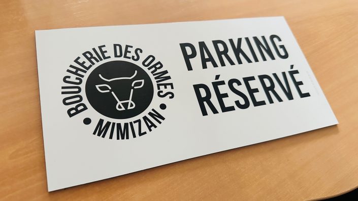 exemple panneau parking personnalisé avec logo en aluminium