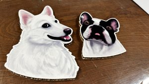 logo en carton alvéolaire mural A base de papiers recyclables, légère et résistante