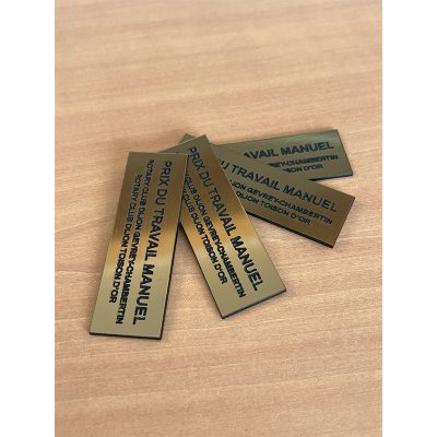 Plaque de trophée coupe gravée en PVC personnalisable Coupe à graver avec le texte de votre choix, pour offrir un cadeau unique et original au vainqueur ou à un proche.