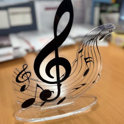 Trophée personnalisé clef de sol avec notes de musique