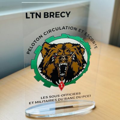 trophée personnalisé armée de terre plexiglass remise de trophée cérémonie