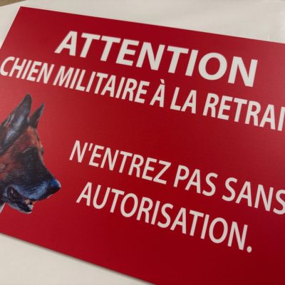 panneau chien militaire retraite