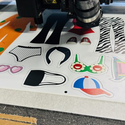 Magnet imprimé sur métal découpé personnalisable et durable