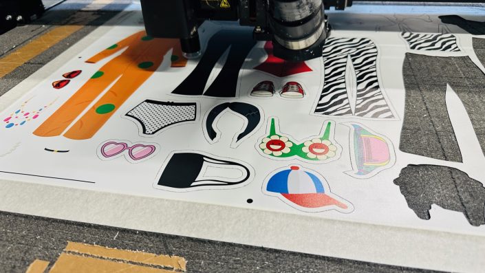 Magnet imprimé sur métal découpé personnalisable et durable