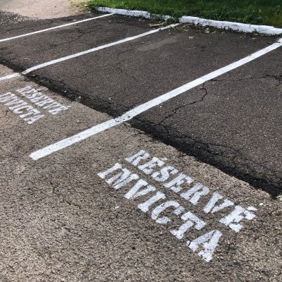 Pochoir parking reserve INVICTA