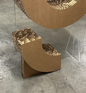 Logo avec pieds plexiglass