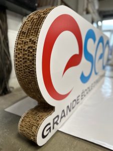 logo école carton alvéolaire de scène