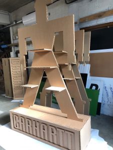 Meuble carhartt en carton pour déploiement boutique