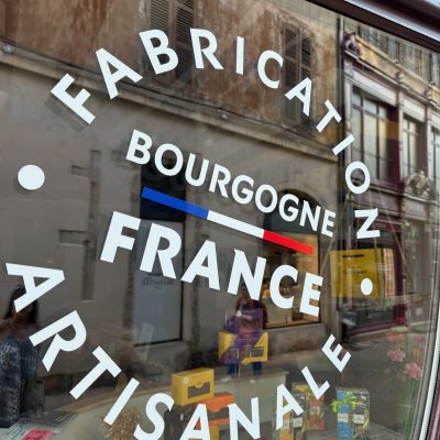 lettrage adhésif blanc pour vitrine