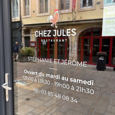 lettrage adhésif restaurant blanc