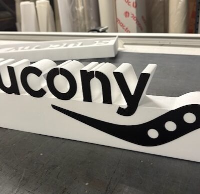 Logo signature en polystyrène 3D découpé sur mesure