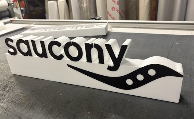 Logo signature en polystyrène 3D découpé sur mesure
